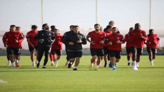 Sivasspor hazırlıklarını Antalyada sürdürüyor