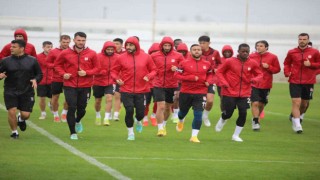 Sivasspor, sağanak yağış altında çalıştı