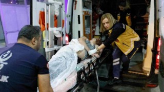 Sokak ortasında 7 yerinden bıçaklanan şahıs ağır yaralandı