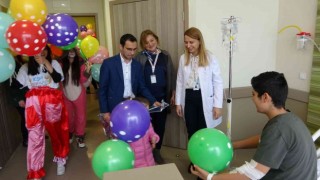 Stajyer öğrenciler hastanede neşe saçtı