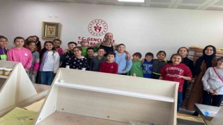 Su üstünde resim yapmayı öğrendiler