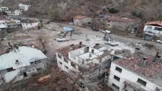 Sular altında kalacak olan Yusufelinde yıkım işlemleri hızla devam ediyor