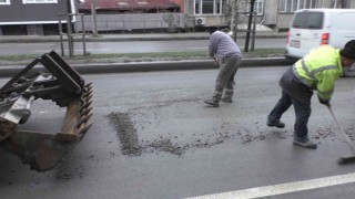 Sultangazide mikserden yola dökülen beton acemi sürücülere zor anlar yaşattı