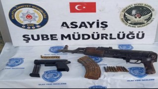 Şüphe üzerine durdurulan araçta kalaşnikof çıktı