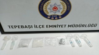 Şüpheli şahısların üzerinde uyuşturucu madde ele geçirildi