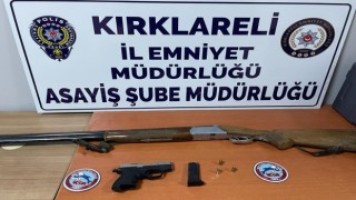 Şüpheli tavırlar uyuşturucu ve silah yakalattı