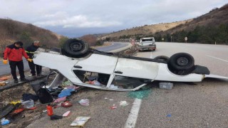 Takla atan otomobil hurdaya döndü: 3 yaralı