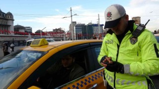 Taksimde taksimetre açmayan ve pazarlık yapan taksicilere ceza yağdı
