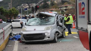Tanker, hafif ticari araca böyle çarptı: 2 ölü