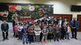 Tarsusta düzenlenen satranç turnuvasında ödüller sahiplerini buldu