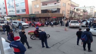 Tartışma silahlı kavgaya dönüştü, kalabalığa rağmen rastgele ateş açtı