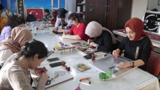 Tatvanlı kadınlar şehrin stresini filografi sanatıyla atıyor