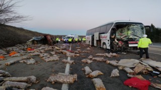 Tekirdağda kamyon ile otobüs çarpıştı: 1 ölü, 2 yaralı
