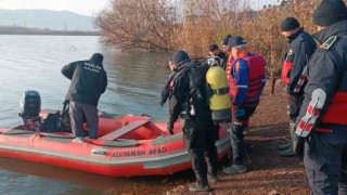 Tekne faciası sonrası arama kurtarma çalışmaları yeniden başladı