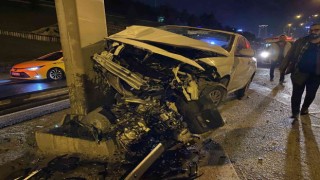 Temde kontrolden çıkan araç orta refüje çarptı: 1 yaralı