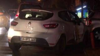 Ters yönden dönüş yapan otomobil, yeşil ışıkta geçen motora çarptı: 1 ağır yaralı