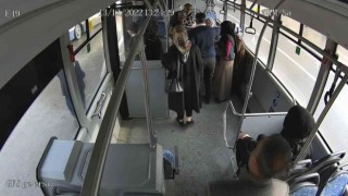Trafik kazasını görüp rahatsızlanan yolcuyu hastaneye yetiştiren şoför o anları anlattı