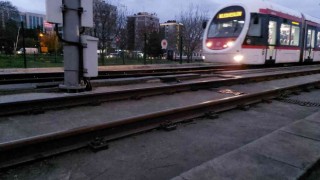 Tramvayın çarptığı genç hayatını kaybetti