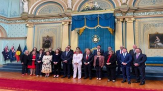 Türk kökenli milletvekili Avustralyada bakan oldu