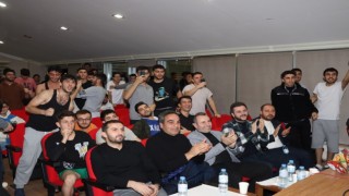 Tutuk, Dünya Kupası finalini üniversite öğrencileriyle izledi