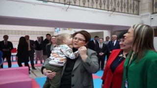 Ukraynalı çocuklar yeni yılı Türkiyedeki sıcak yuvalarında karşıladı