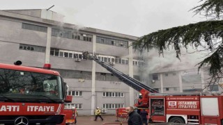 Ümraniyede mobilya imalathanesinde korkutan yangın