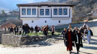 Üniversite öğrencileri tarihi Süleymaniye mahallesini keşfetti