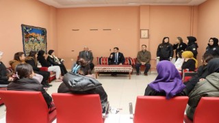 Üniversiteli kız öğrencilere KADES anlatıldı