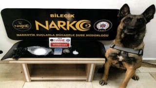 Uyuşturucuyu narkotik madde arama dedektör köpeği buldu