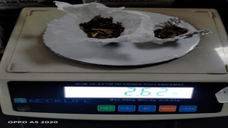 Uyuşturucuyu sigara kağıdına saklamış