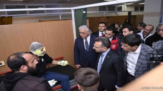 Vali Aksoy, patlamada yaralananları hastanede ziyaret etti