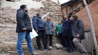 Vali Çelik, heyelan meydana gelen köyde incelemelerde bulundu