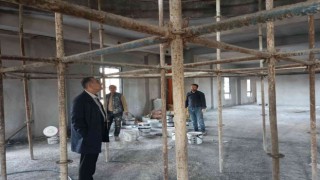 Vali Çuhadar, okul ve cami inşaatlarında incelemelerde bulundu