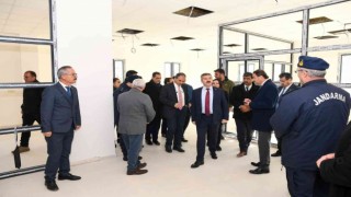 Vali Ergün yeni Eşme Hükümet Konağı inşaatını inceledi