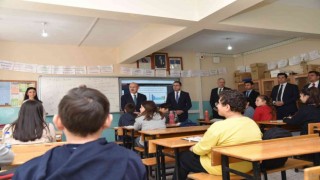 Vali Karadeniz Köprübaşı ilçesinde incelemelerde bulundu