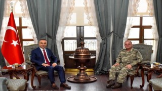 Vali Soytürk, Tuğgeneral Oruçoğlu ile bir araya geldi