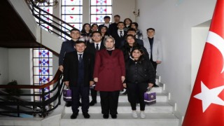 Vali Yiğitbaşı, gençlerin kariyer planlarını dinledi