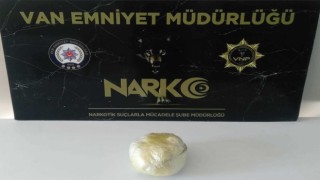 Vanda 1 kilo 25 gram metamfetamin ele geçirildi