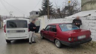 Vanda çalıntı 3 otomobil ele geçirildi, 20 kişi tutuklandı