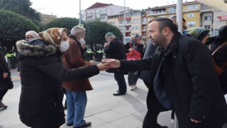 Vatandaşlara aronya suyu ikram edildi