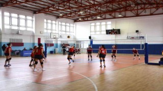 Voleybol turnuvasında yarı finalistler belli oldu