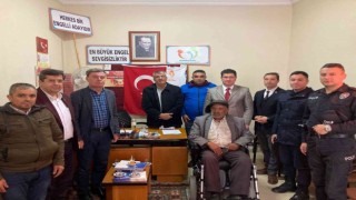 Yaşlı adam akülü arabasına kavuştu