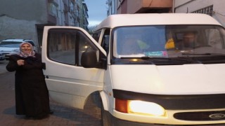 Yerini unuttukları minibüsü polis buldu