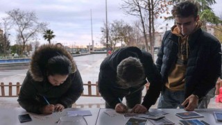 Yılbaşı için kurulan Sevgi Postanesi nostaljiyi yaşadılar