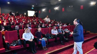 YKS ve LGSye hazırlanan öğrencilere motivasyon semineri