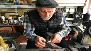 Yok olmaya yüz tutan mesleği yarım asrı geçkin süredir yapıyor