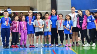 Yunusemreli badmintoncular il seçmesine damga vurdu