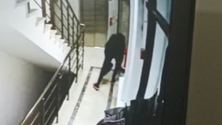 Yürüyerek geldi, ayakkabıları ve bisikleti çalarak kaçtı