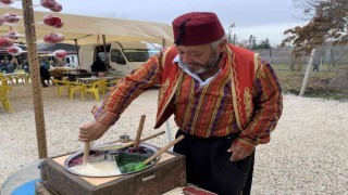 Yüzlerce antikanın arasında tarihi lezzet de ilgi görüyor