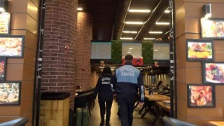 Zabıta ekipleri İstiklal Caddesindeki işletmeleri denetledi